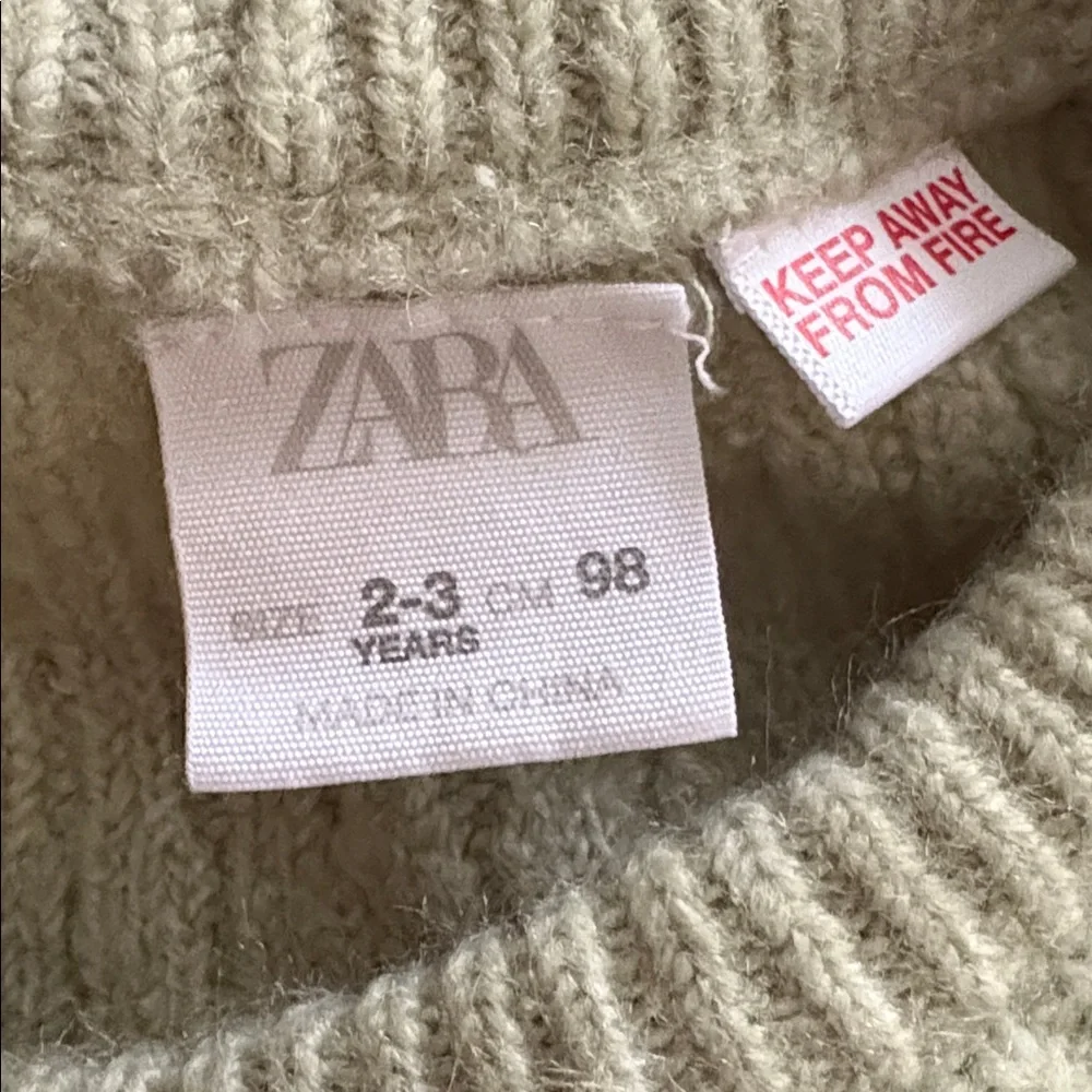 Zara Ruffle Collar Sweater in Green size 2-3 years